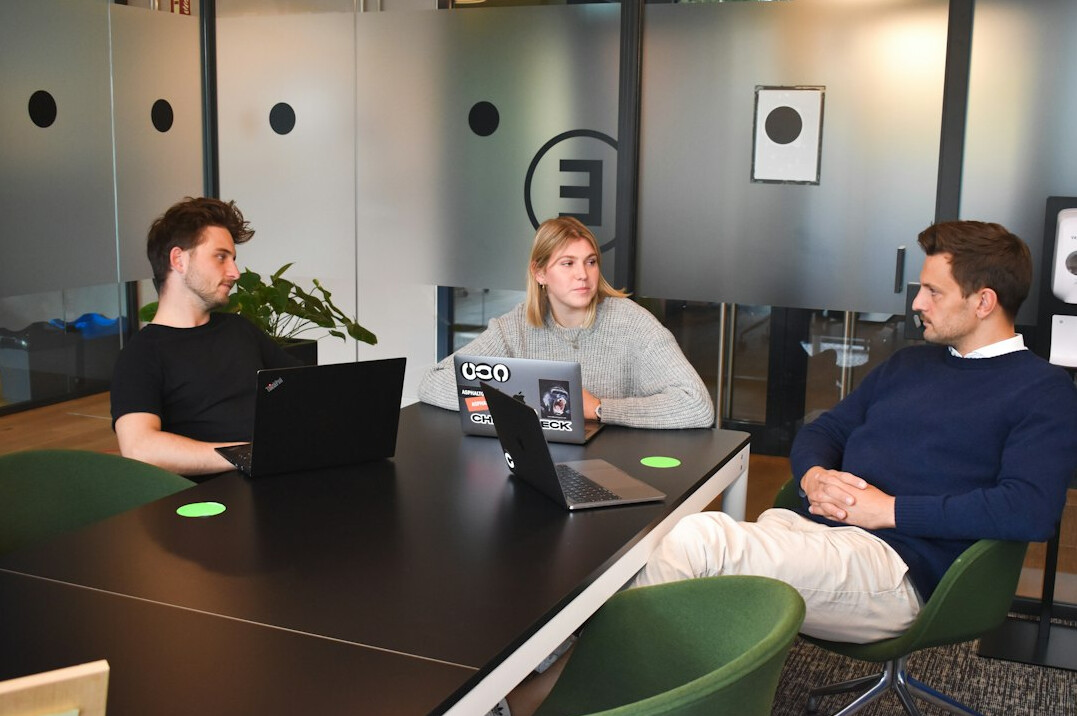 sustainable office meeting